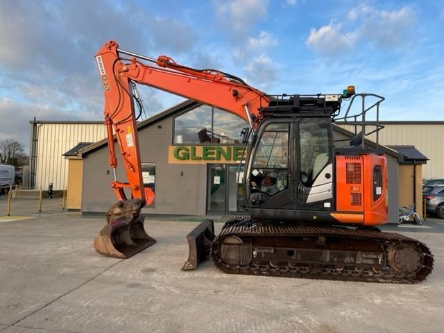 Hitachi ZX135US-6 - Gleneden Hitachi ZX135US-6 - Gleneden