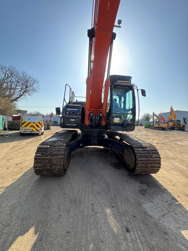 HITACHI ZX300LC-7 - Gleneden