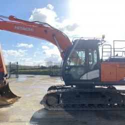 HITACHI ZX210LC-6