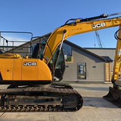 JCB JS131 PLUS