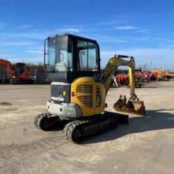 KOMATSU PC27MR