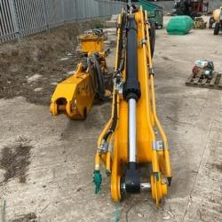 JCB JS130