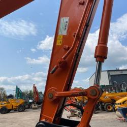 HITACHI ZX225USLC-6