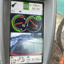 HITACHI ZX225USLC-6