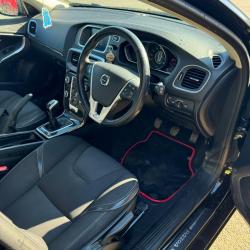 VOLVO V40 Momentum Nav + D2