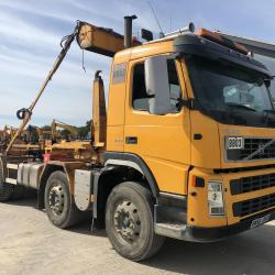 VOLVO FM-400 8x4 HOOKLOADER