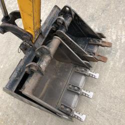 JCB 8008